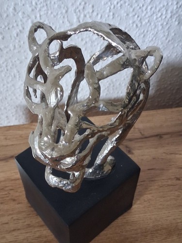 Statue einer stilisierten